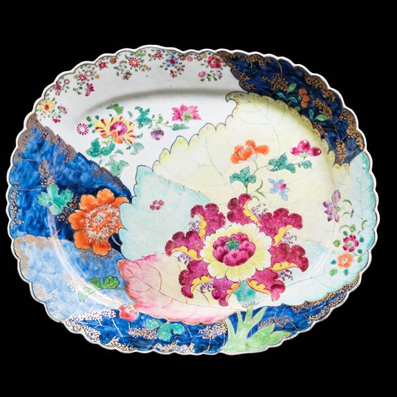 Chinese Export porcelain famille rose meat dish with the tobacco-leaf pattern