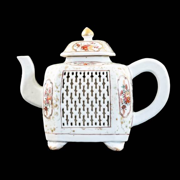 GG: Chinese export porcelain teapot with reticulated panels