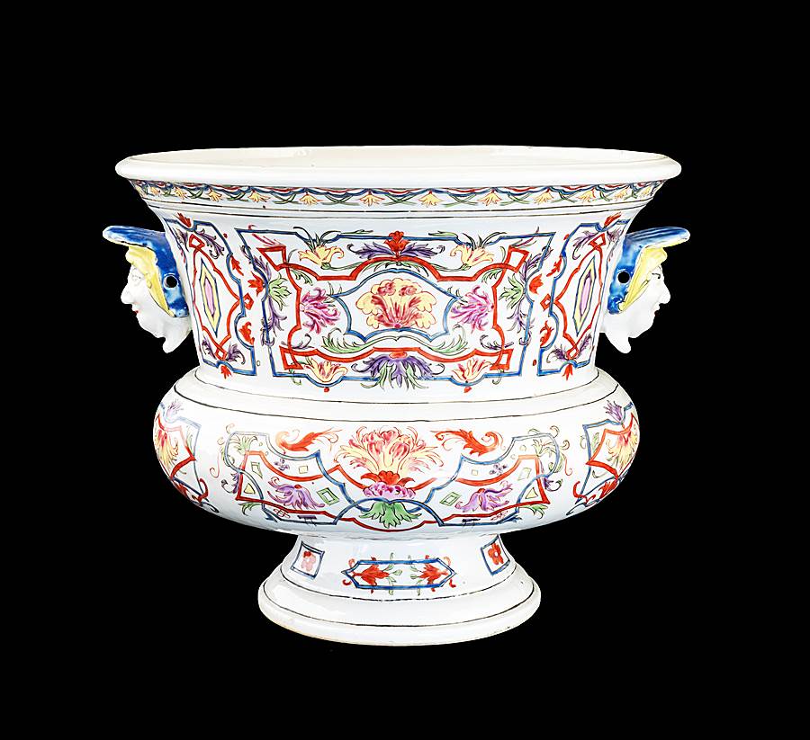 Rare Chinese export porcelain wine cooler with famille rose decoration