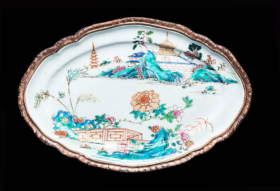 Chinese export porcelain famille rose meat dish