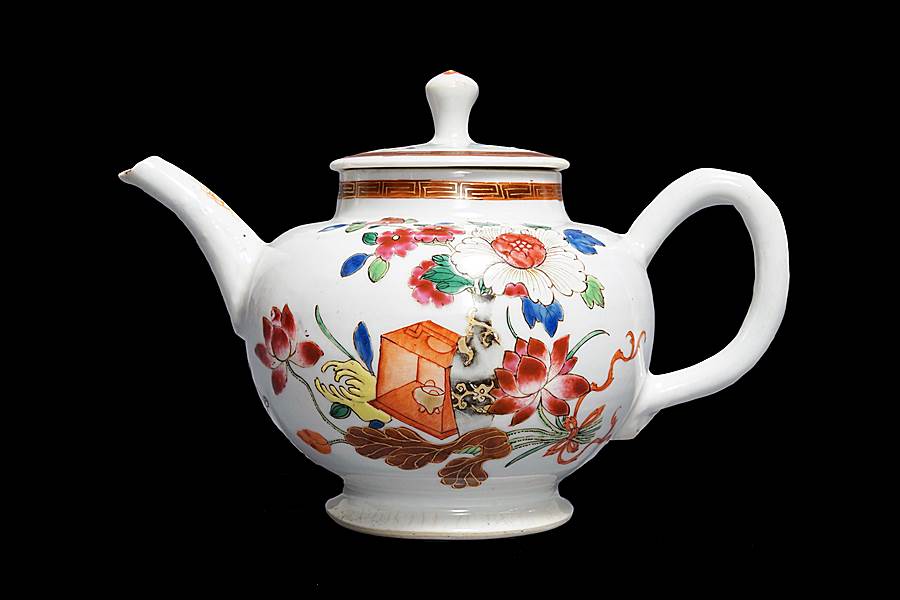 Chinese export porcelain famille rose teapot and cover