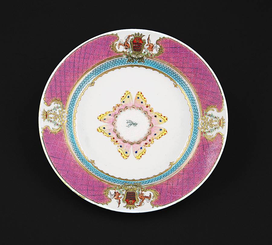 chinese export porcelain armorial plate