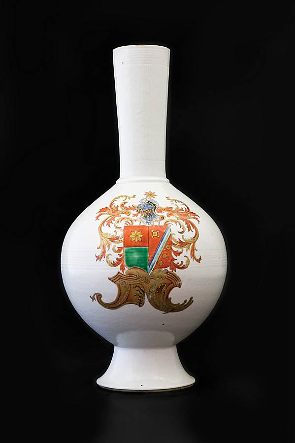 Chinese export porcelain armorial bottle vase