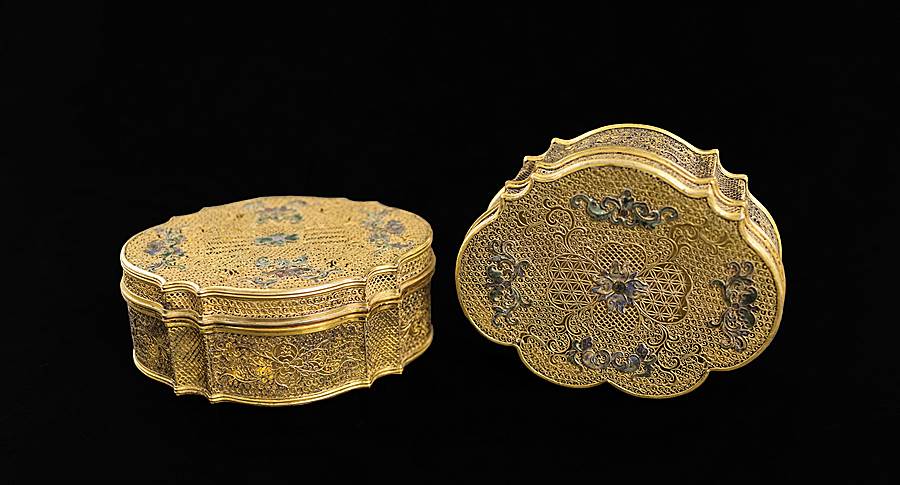 SOLD: pair of chinese silver gilt filigree boxes