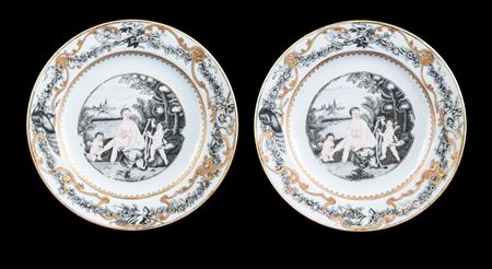 Pair of Chinese export porcelain dinner plates with European subject en grisaille