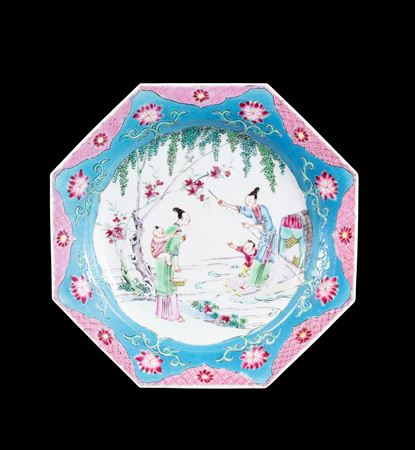 GG: Chinese famille rose semi-eggshell porcelain dinner plate blue and pink border
