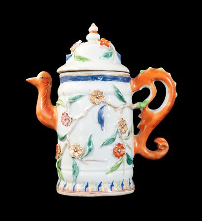 GG: Chinese export porcelain famille rose ewer and cover with bird-head spout