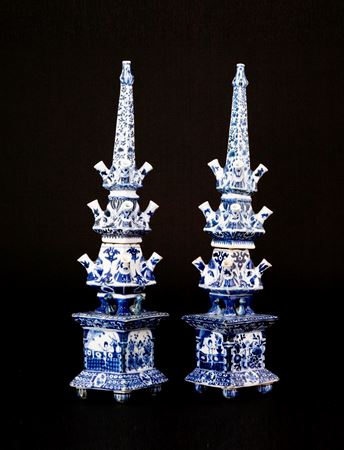 Sold: Pair of Chinese export porcelain tulipieres 