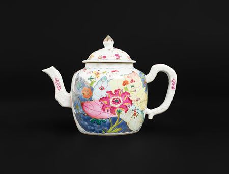 Chinese export porcelain famille rose tobacco leaf teapot